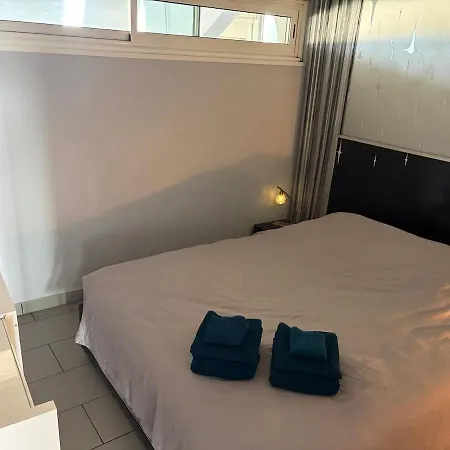 Port Ambonne Loves Me Apartamento *